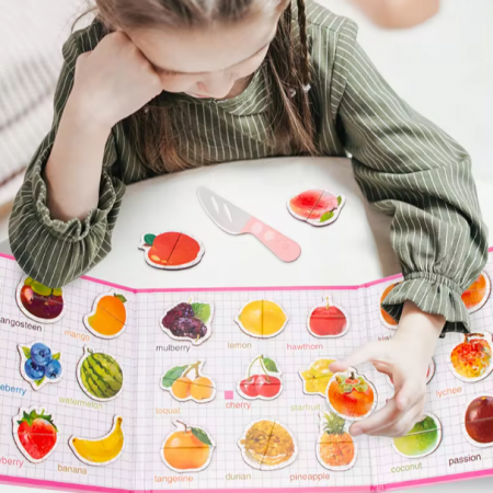 Carte magnetica cu 27 Fructe, Puzzle din 2 piese, 18x18 cm, 3 ani +