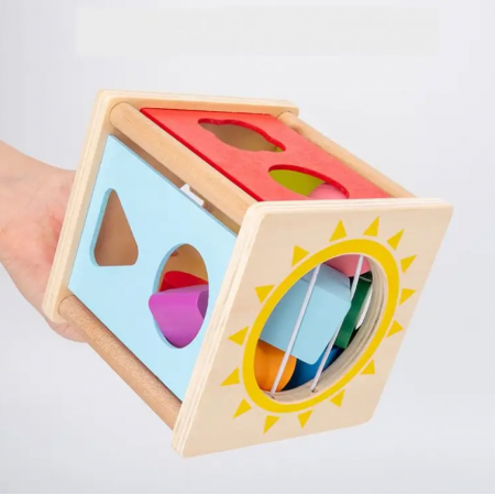 Cub sortator din lemn, potrivire forme multicolor, bebelusi