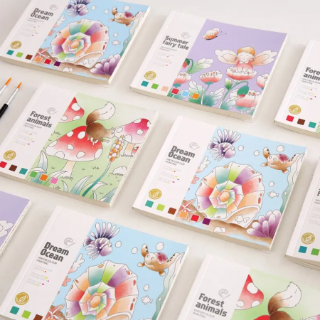 Carte de pictat cu 20 pagini si o pensula, diferite modele, 3 ani +