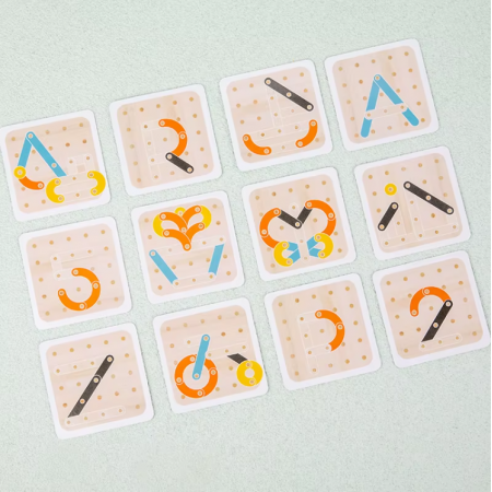 Joc Geoboard din lemn – litere, cifre, forme, carduri de activitati, 30 piese, 3 ani +