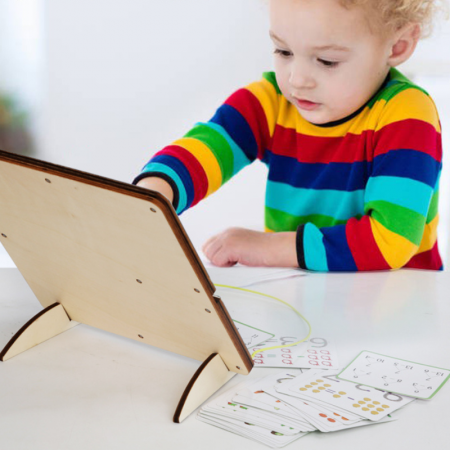 Labirint multifunctional din lemn cu suport – numere, culori, operatiuni matematice, 3 ani +