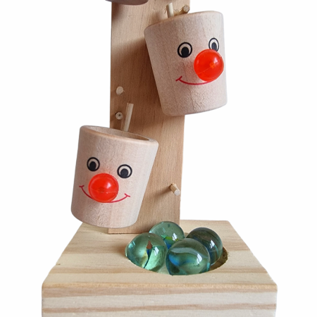 Joc de indemanare Turn din lemn galeti si bile, 3 ani +