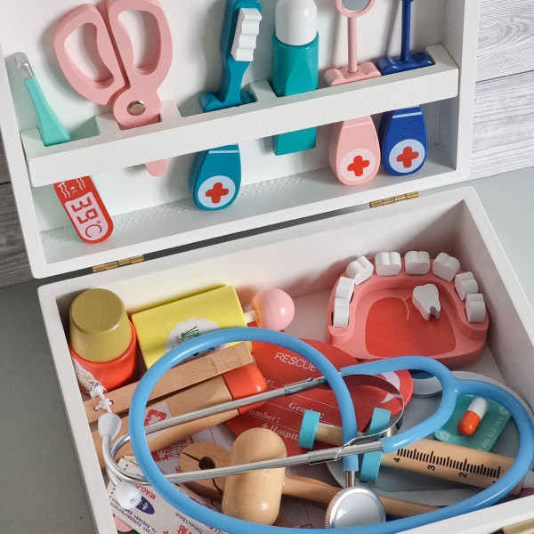 Set trusa Doctor Stomatolog din lemn – Joc de rol, 3 ani +